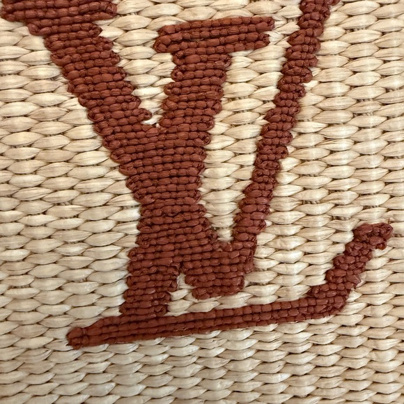 Louis Vuitton raffia clutch - Picture 9 of 9